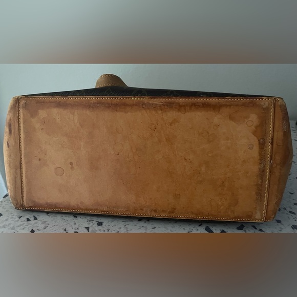 LOUIS VUITTON Mezzo Tote Monogram Shoulder Bag - Picture 13 of 13